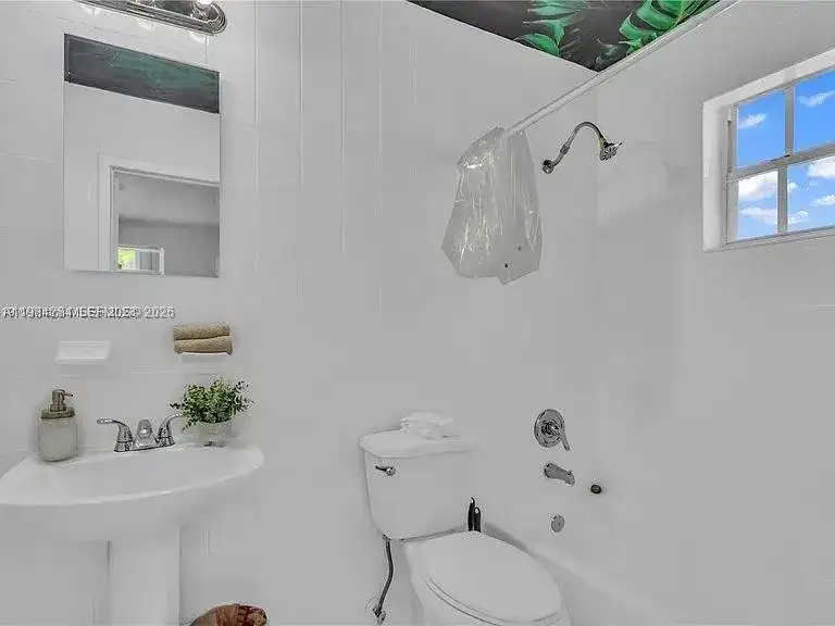 1011 NW 23rd Ave, Miami FL 33125 photo 5