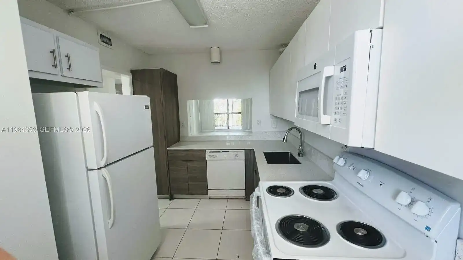 8429 Forest Hills Dr # 305, Coral Springs FL 33065