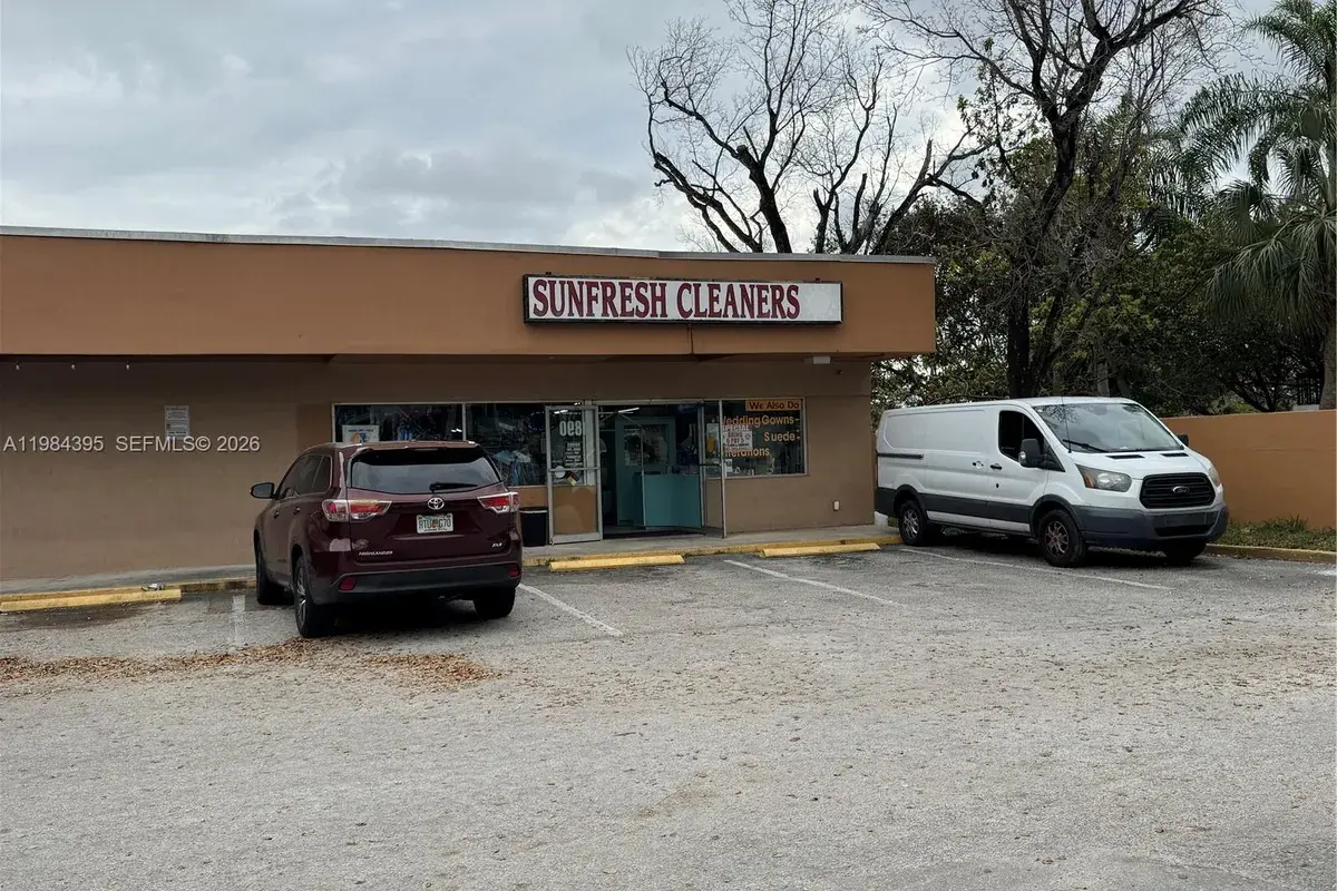 1890 N Pine Island Rd, Plantation FL 33322