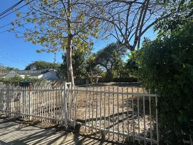 1738 NW 31st St, Miami FL 33142 photo 3