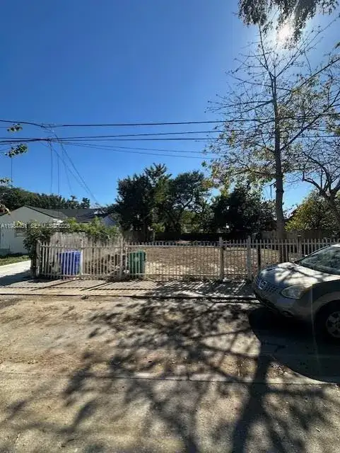 1738 NW 31st St, Miami FL 33142 photo 4