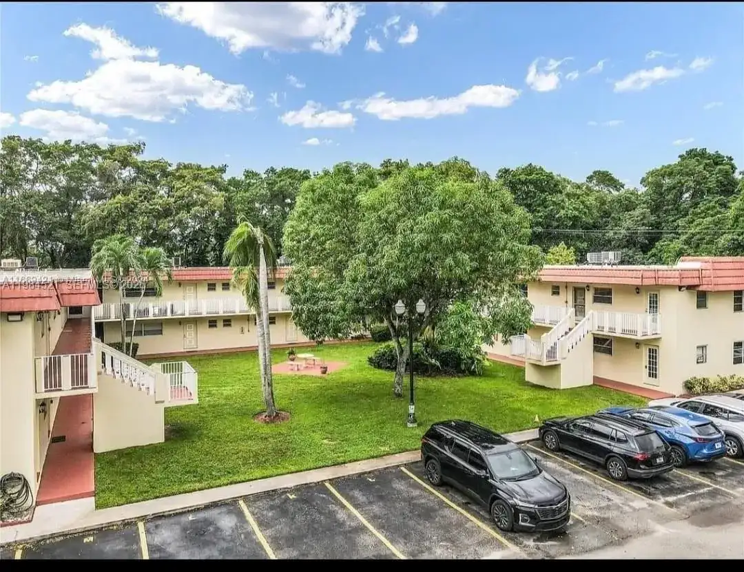 14901 SW 4th St # 14A, Pembroke Pines FL 33027 photo 4