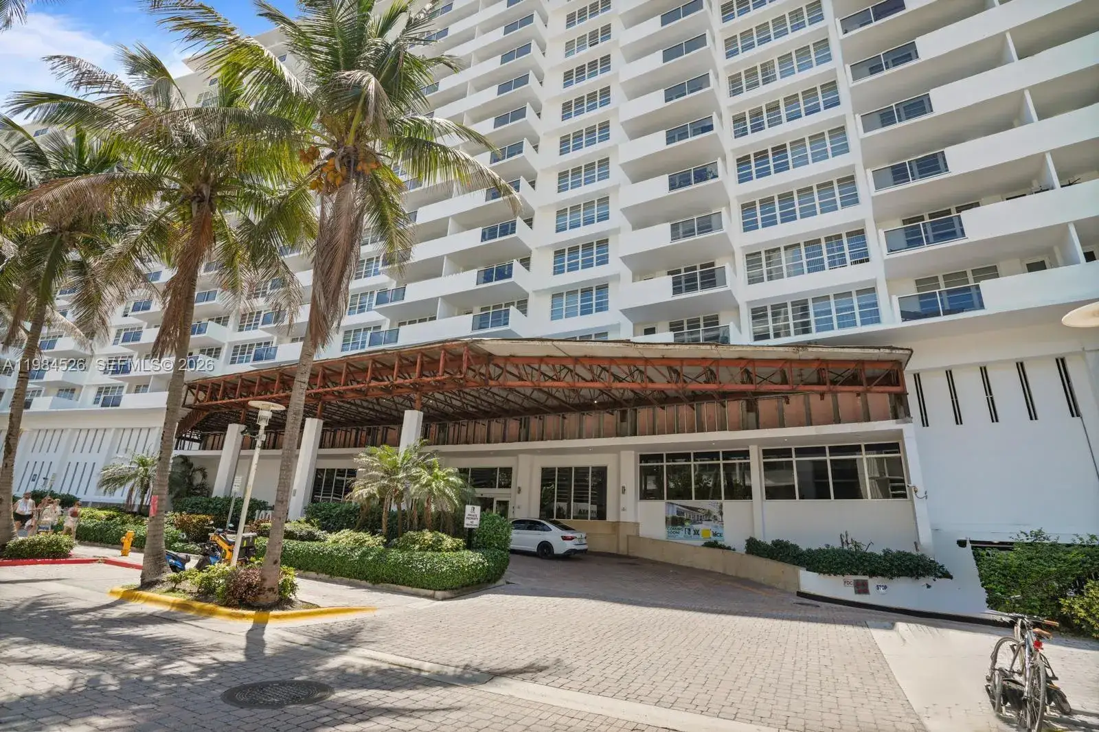 1 bath Residential for sale at 100 Lincoln Rd # 825, Miami Beach FL 33139
