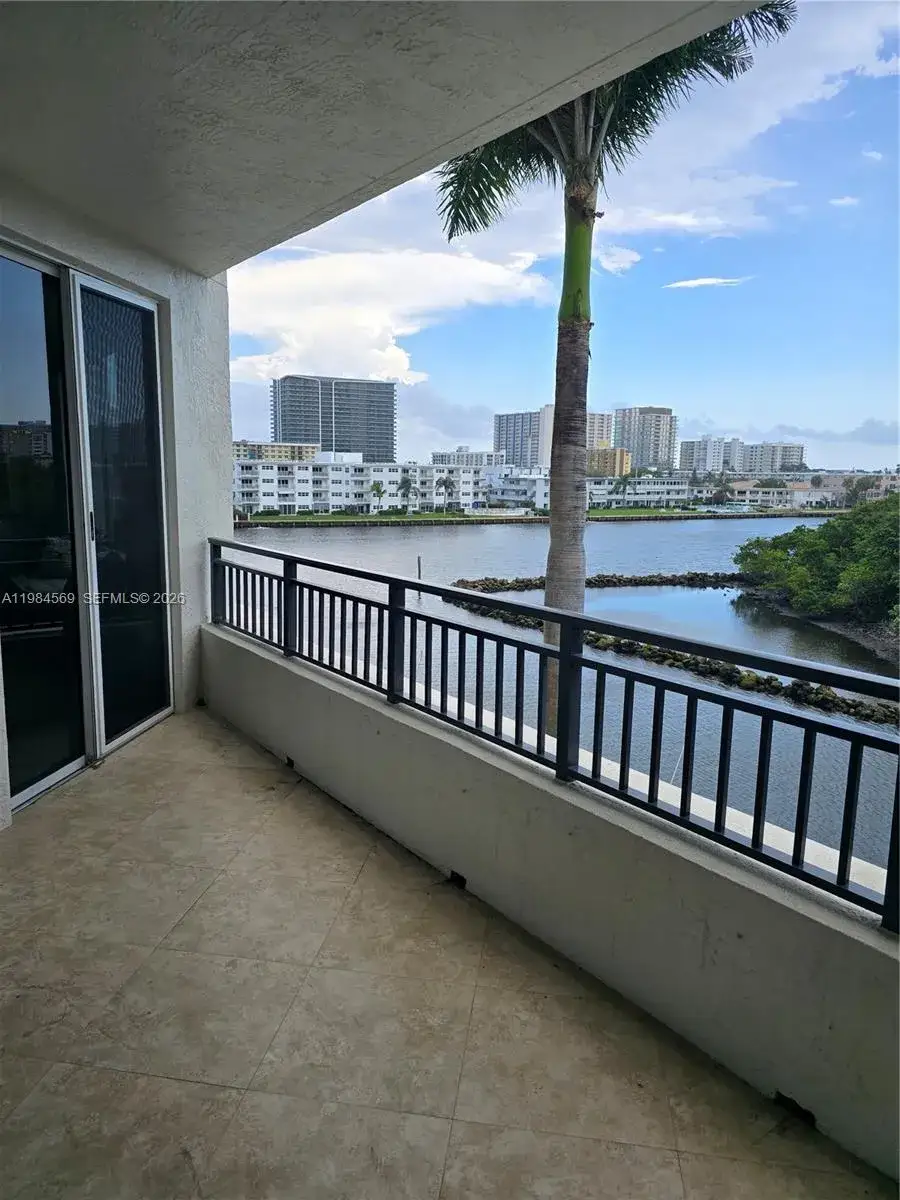 2880 NE 14th St Cswy # 311, Pompano Beach FL 33062