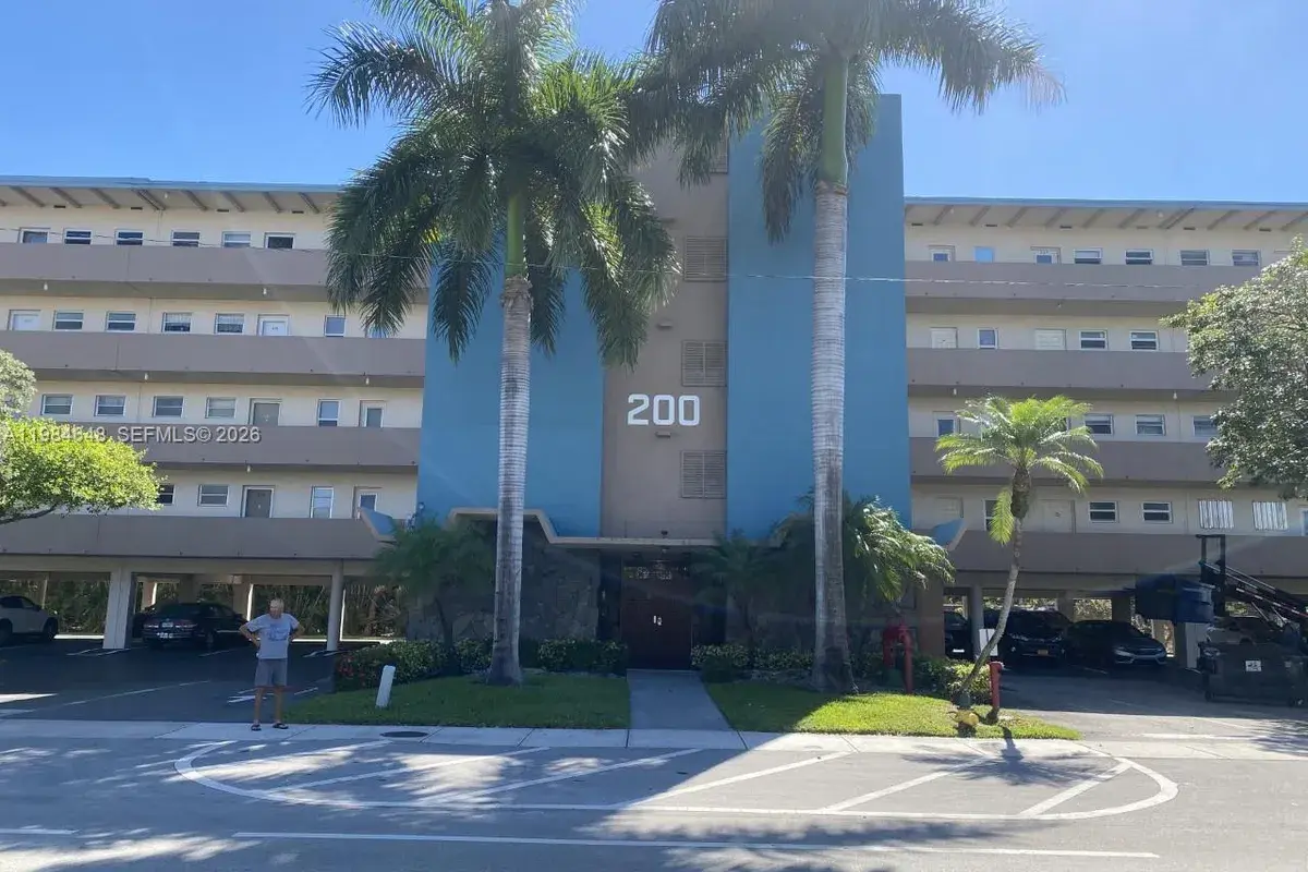 200 NE 14th Ave # 419, Hallandale Beach FL 33009