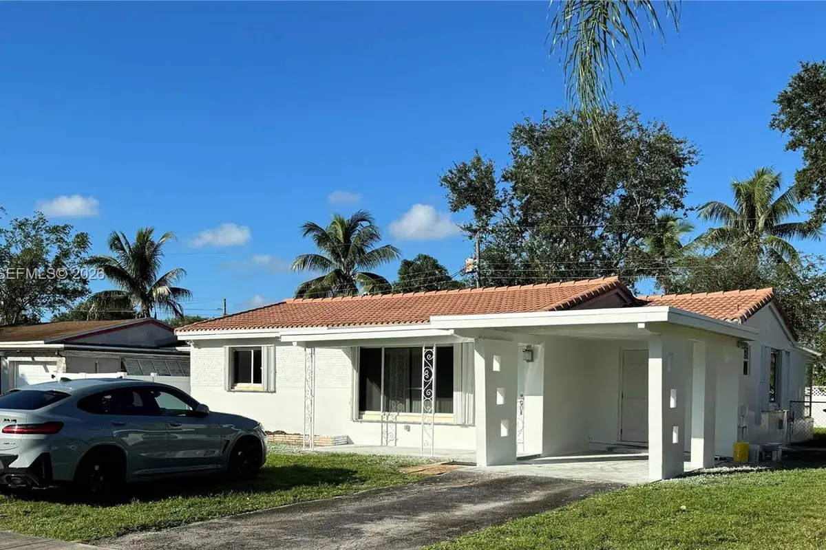 2400 N 57th Way, Hollywood FL 33021