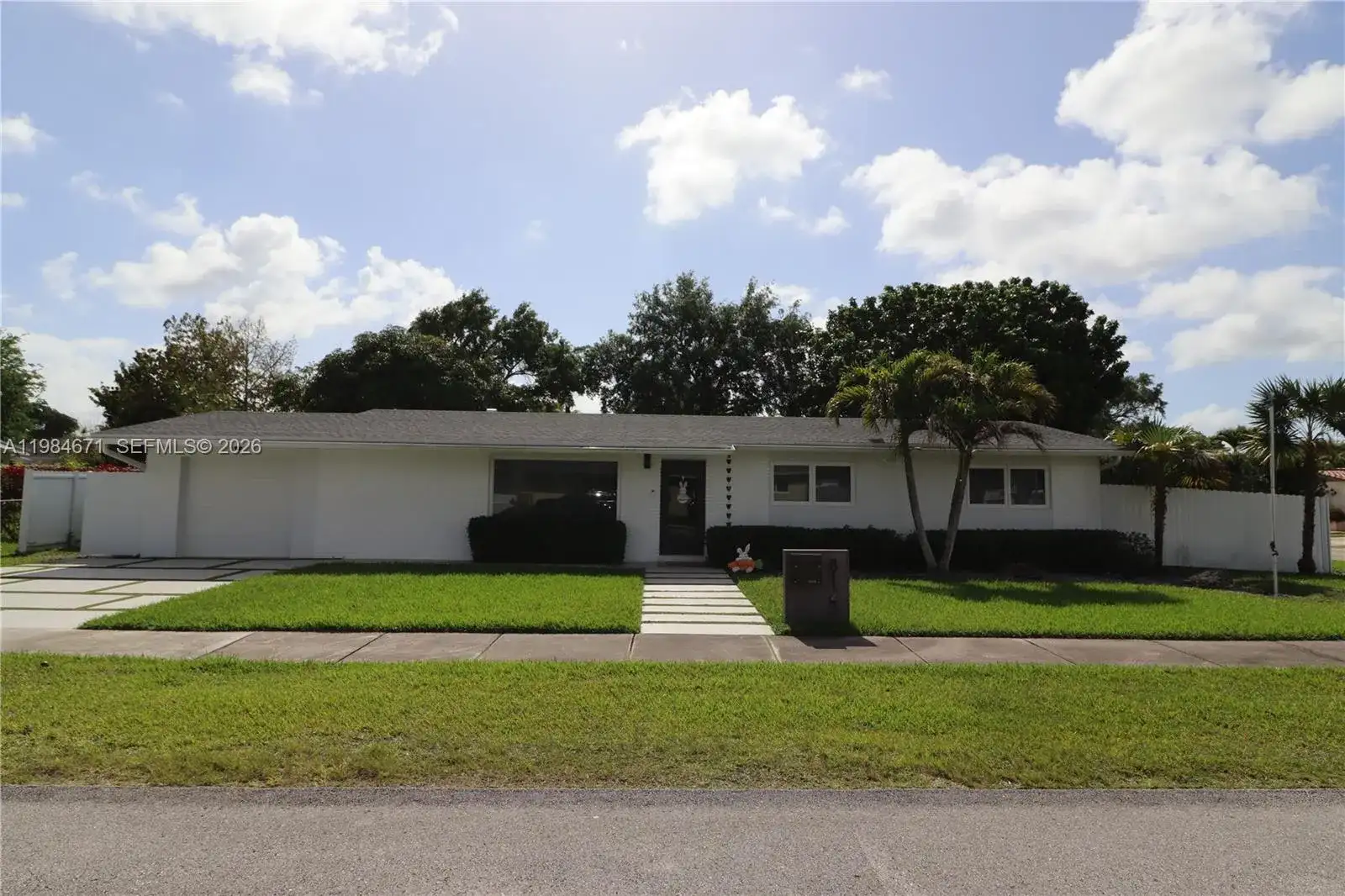 8123 SW 95th Ct, Miami FL 33173 photo 2