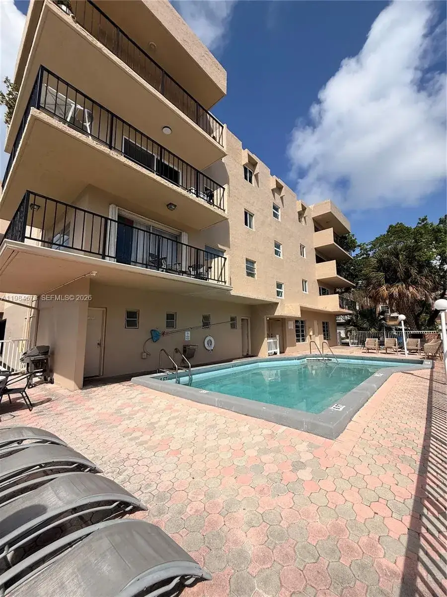 3860 NE 170th St # 304, North Miami Beach FL 33160