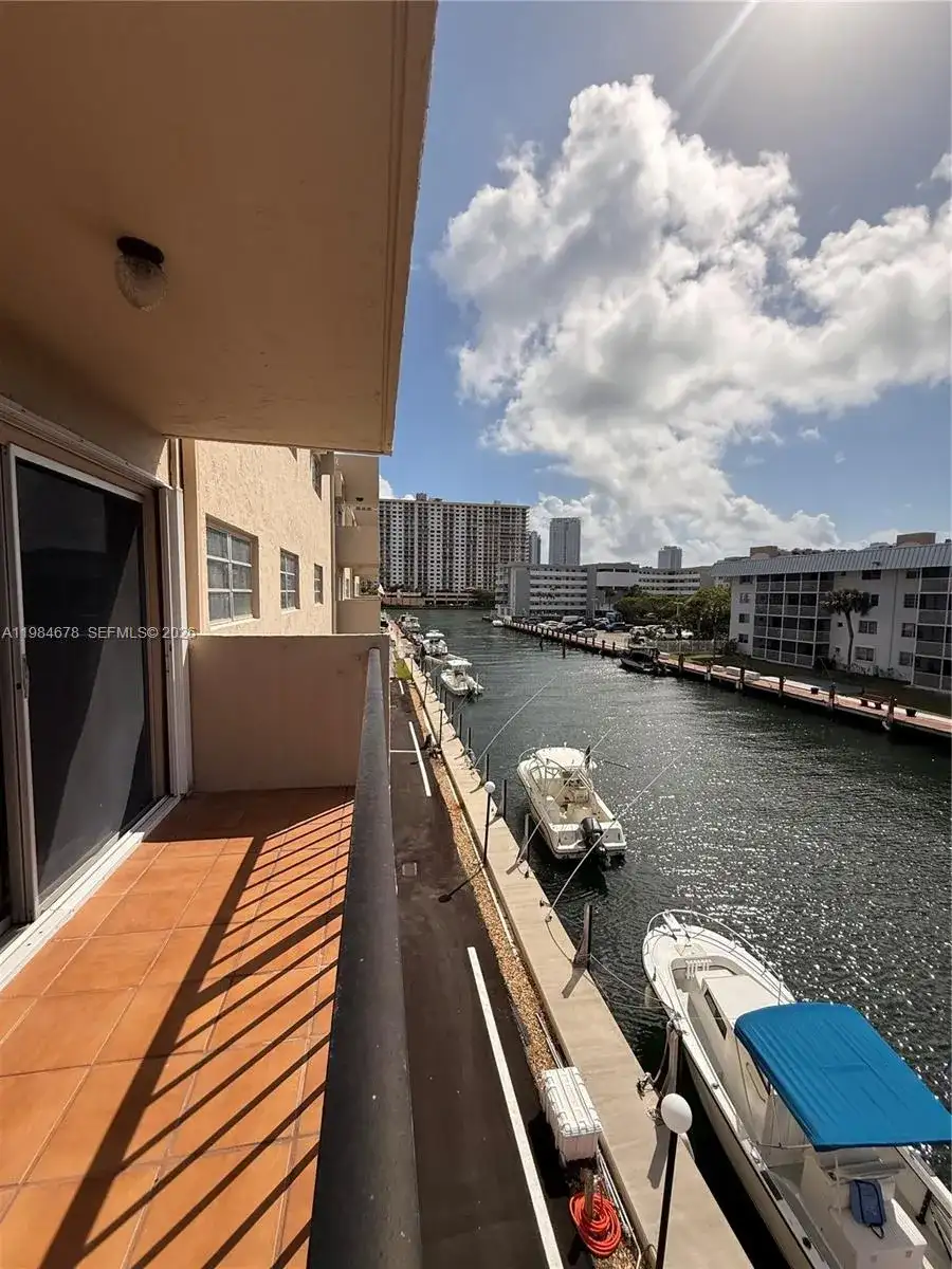 3860 NE 170th St # 304, North Miami Beach FL 33160 photo 2