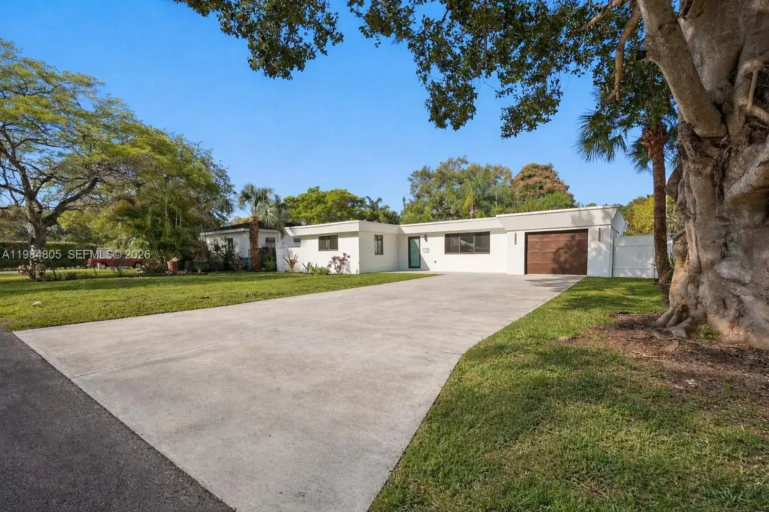10910 NE 9th Ct, Biscayne Park FL 33161 photo 3