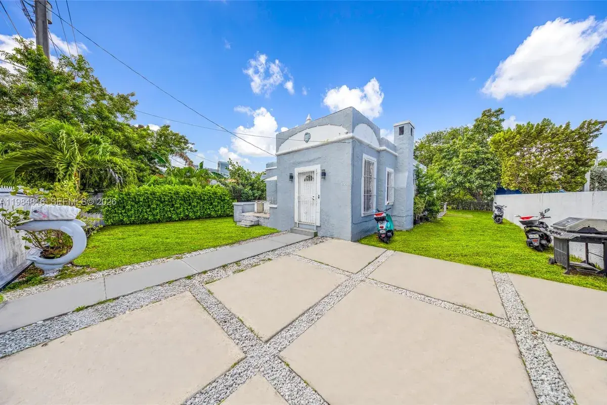 844 NW 29th St, Miami FL 33127