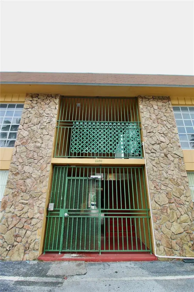2290 NW North River Dr # 14, Miami FL 33125 photo 2