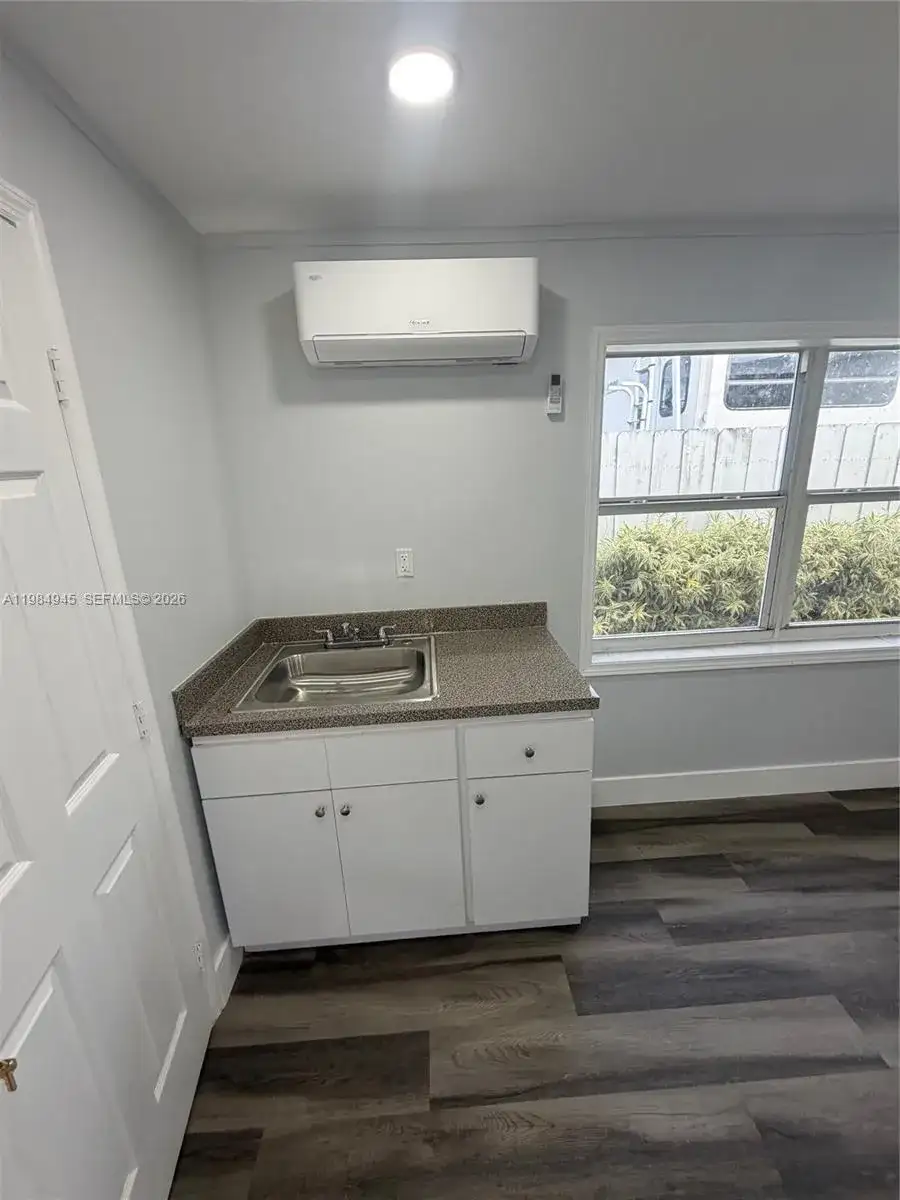 531 NE 58th St # 3, Oakland Park FL 33334 photo 3