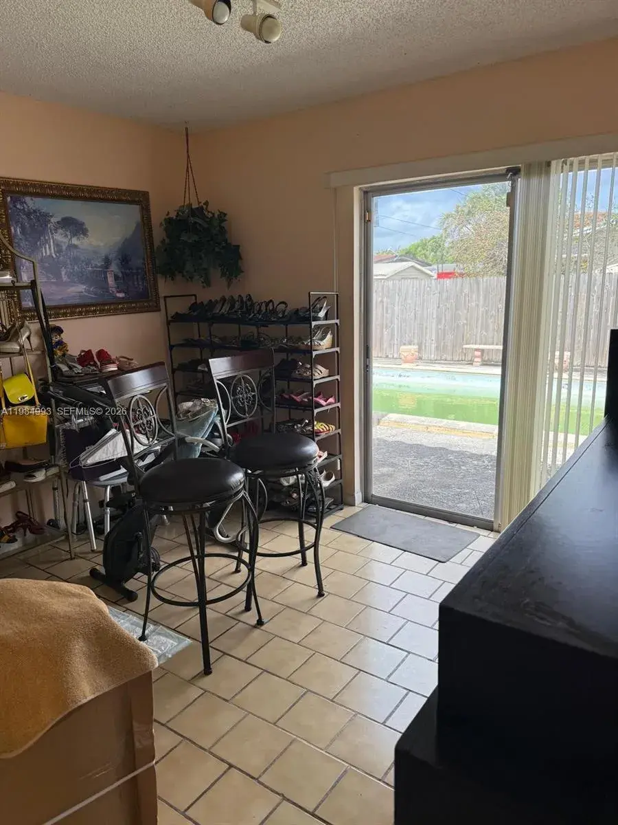 10201 SW 35th St, Miami FL 33165