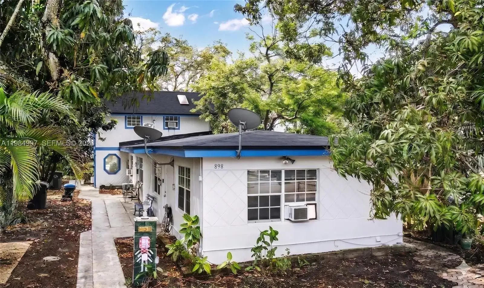 898 NE 39th St, Oakland Park FL 33334 photo 2