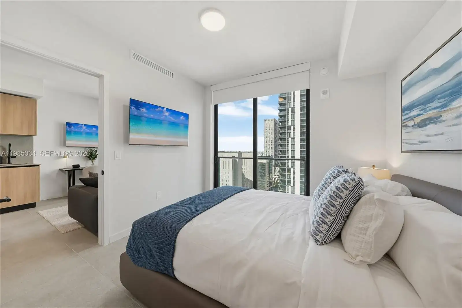 121 NE 5th St # 2706, Miami FL 33132 photo 2