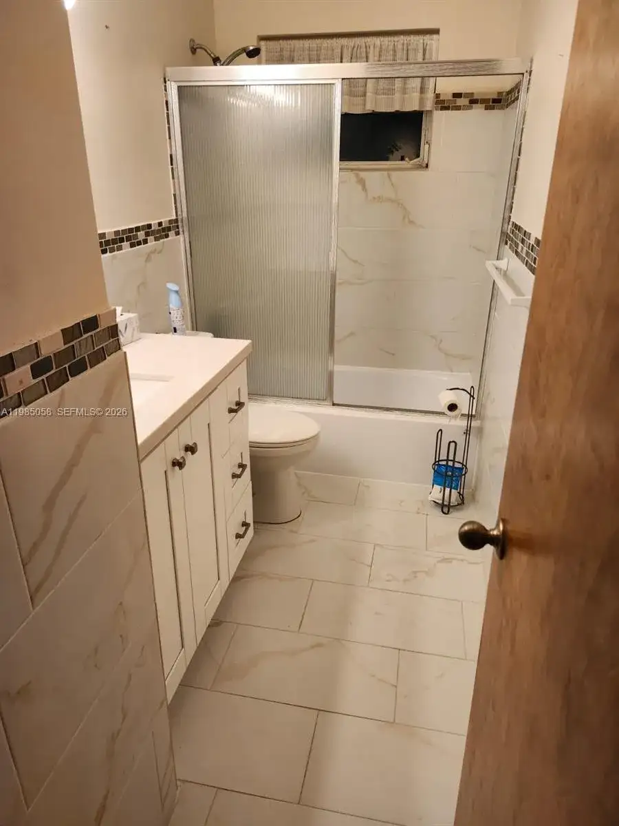 690 NW 19th St, Homestead FL 33030 photo 2