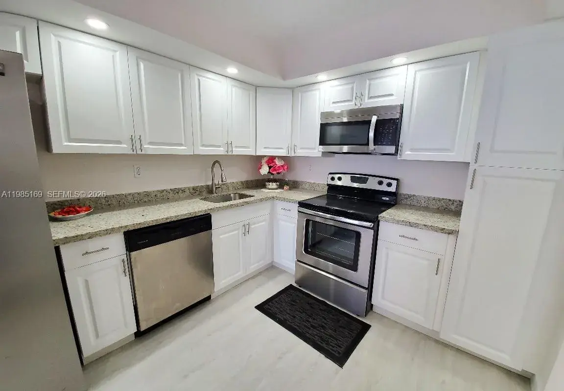 18011 Biscayne Blvd, Aventura FL 33160