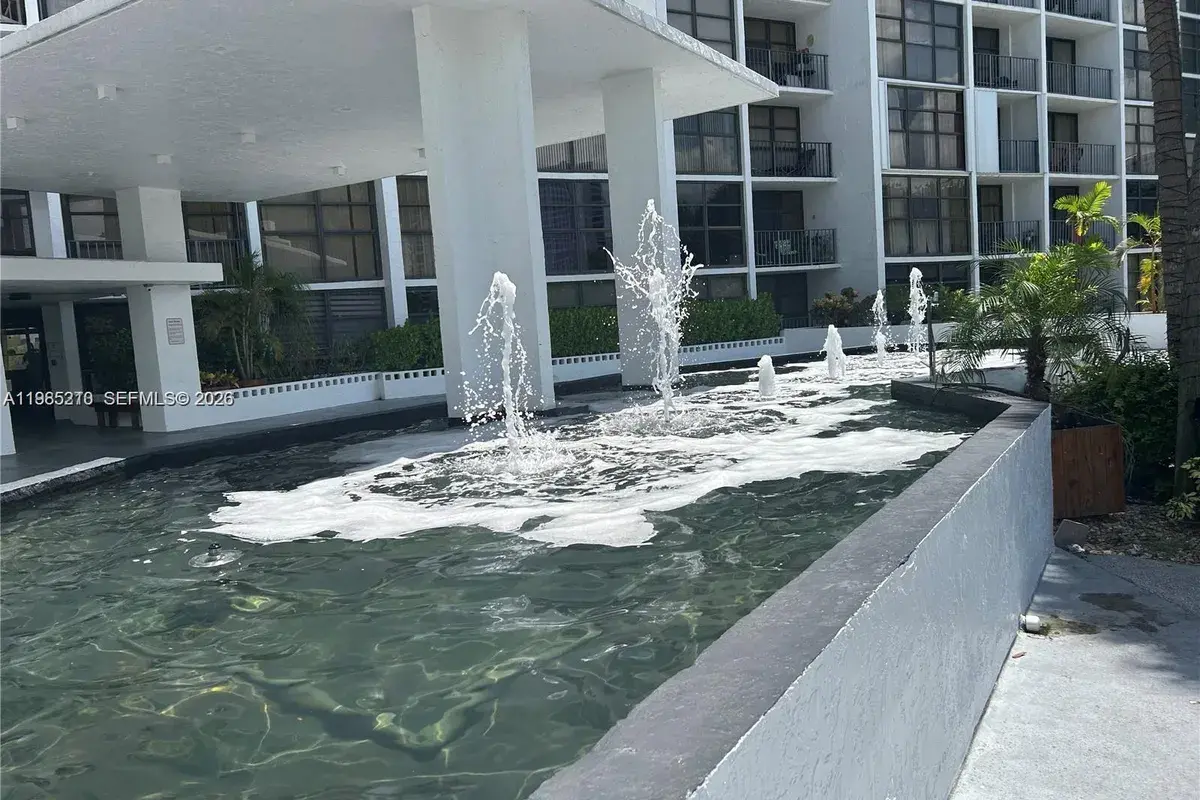 400 Leslie Dr # 308, Hallandale Beach FL 33009