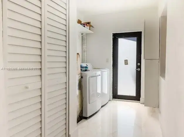 666 NE 164th Ter, Miami FL 33162 photo 5