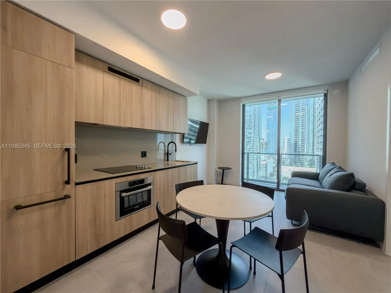 121 NE 5th St # 2211, Miami FL 33132
