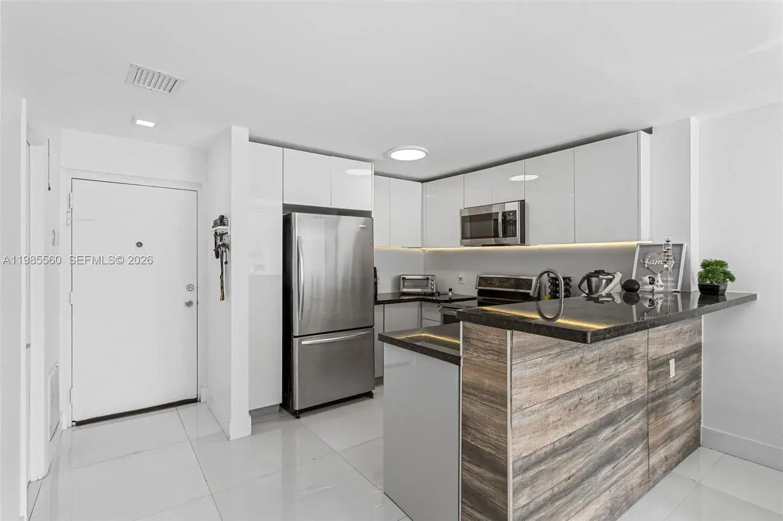 2 bedroom 1 bath Residential for sale at 6545 Indian Creek Dr # 306, Miami Beach FL 33141