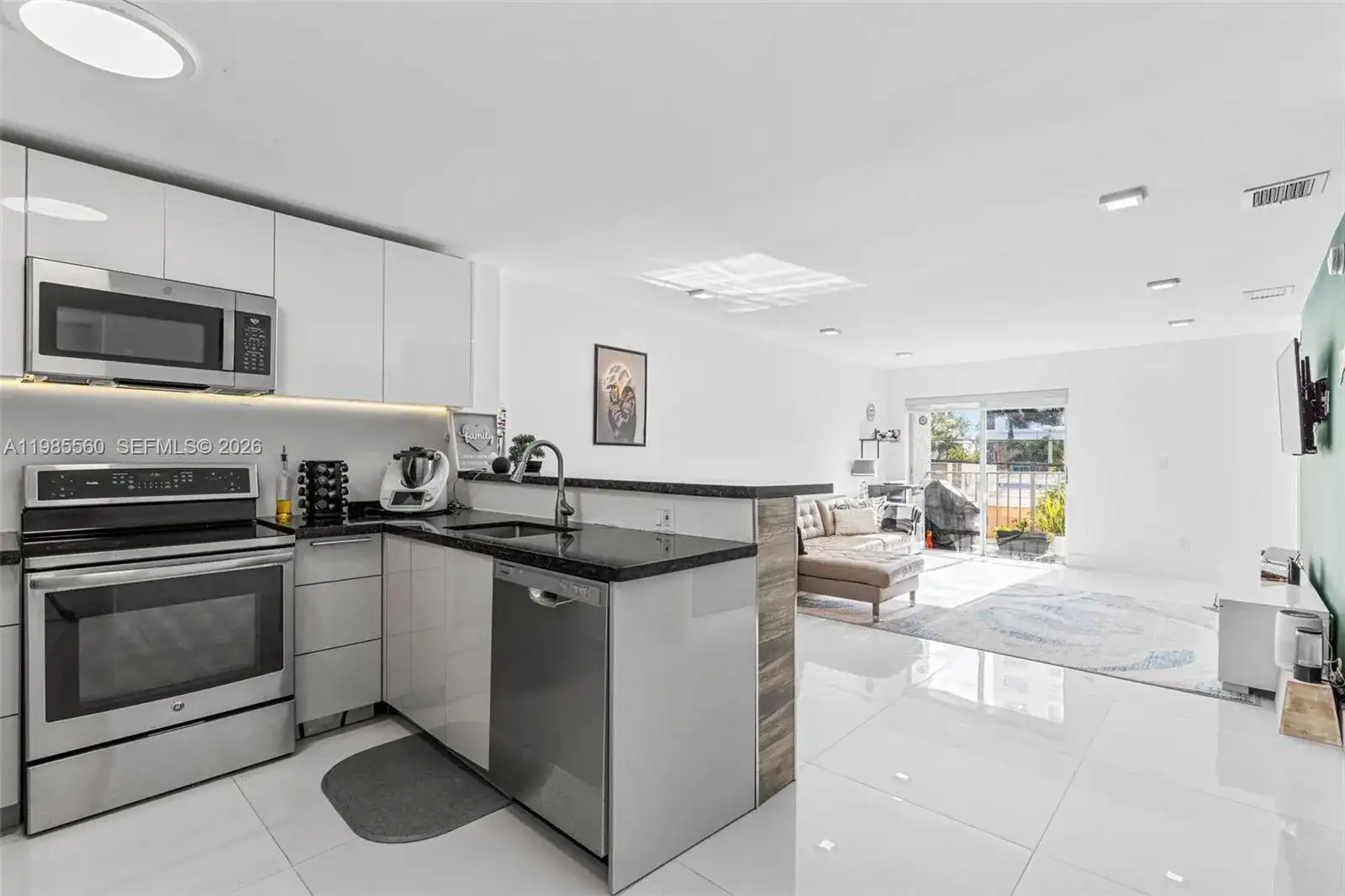 6545 Indian Creek Dr # 306, Miami Beach FL 33141 photo 2