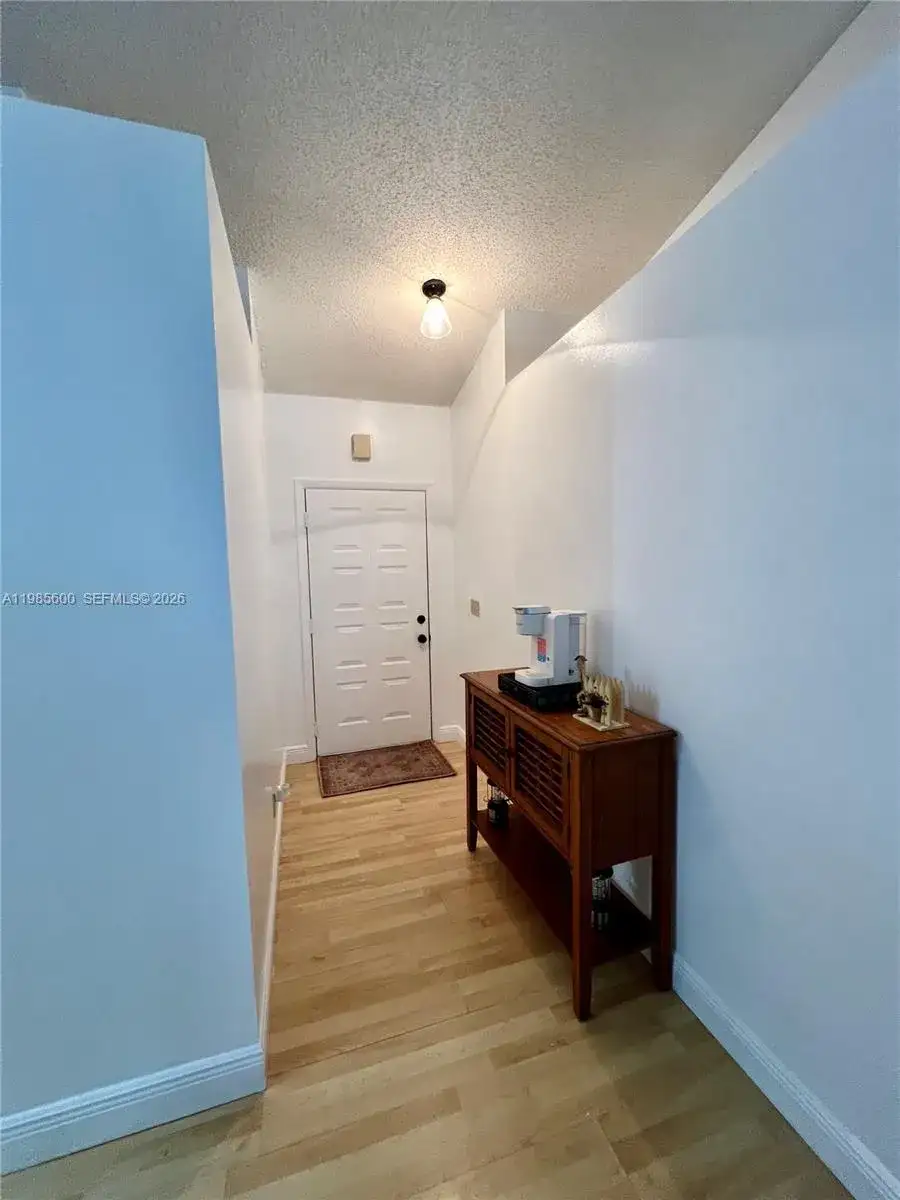 2102 NW 193rd Ave, Pembroke Pines FL 33029 photo 5
