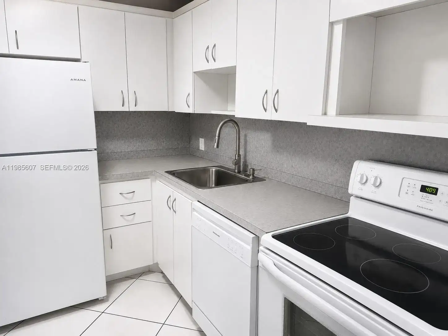 3675 N Country Club Dr # 508, Aventura FL 33180 photo 2
