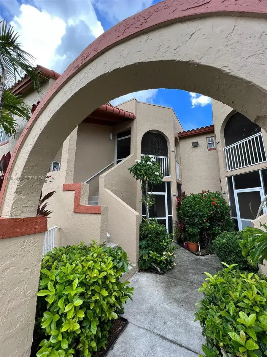 8657 SW 5th St # 205, Pembroke Pines FL 33025