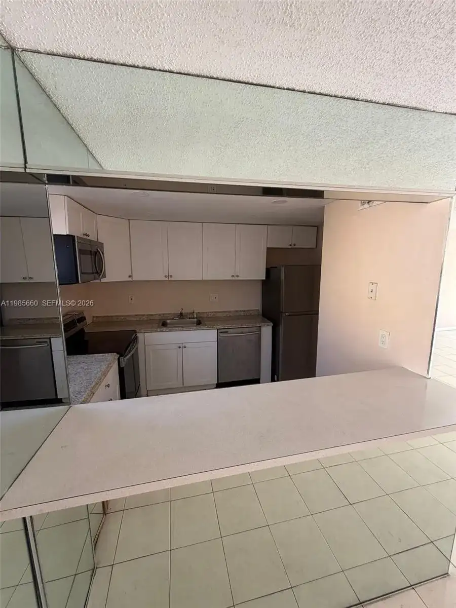 9180 Fontainebleau Blvd # 401, Miami FL 33172 photo 4
