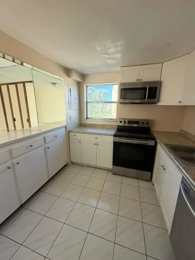 9180 Fontainebleau Blvd # 401, Miami FL 33172 photo 5