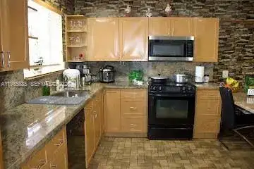 8140 W 12th Ave, Hialeah FL 33014 photo 5