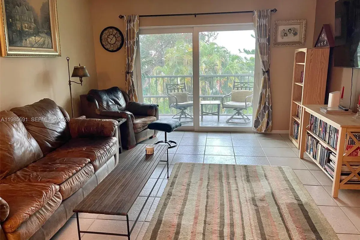 1000 Hillcrest Ct # 308, Hollywood FL 33021
