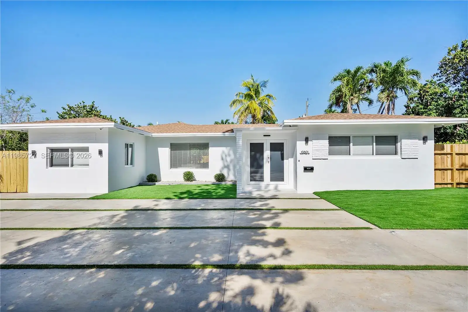 10801 Peachtree Dr, Miami FL 33161 photo 3