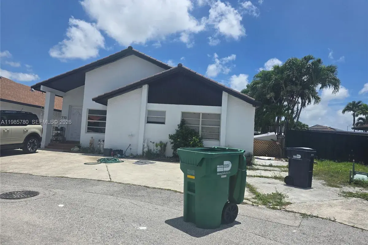710 SW 99th Ct Cir, Miami FL 33174