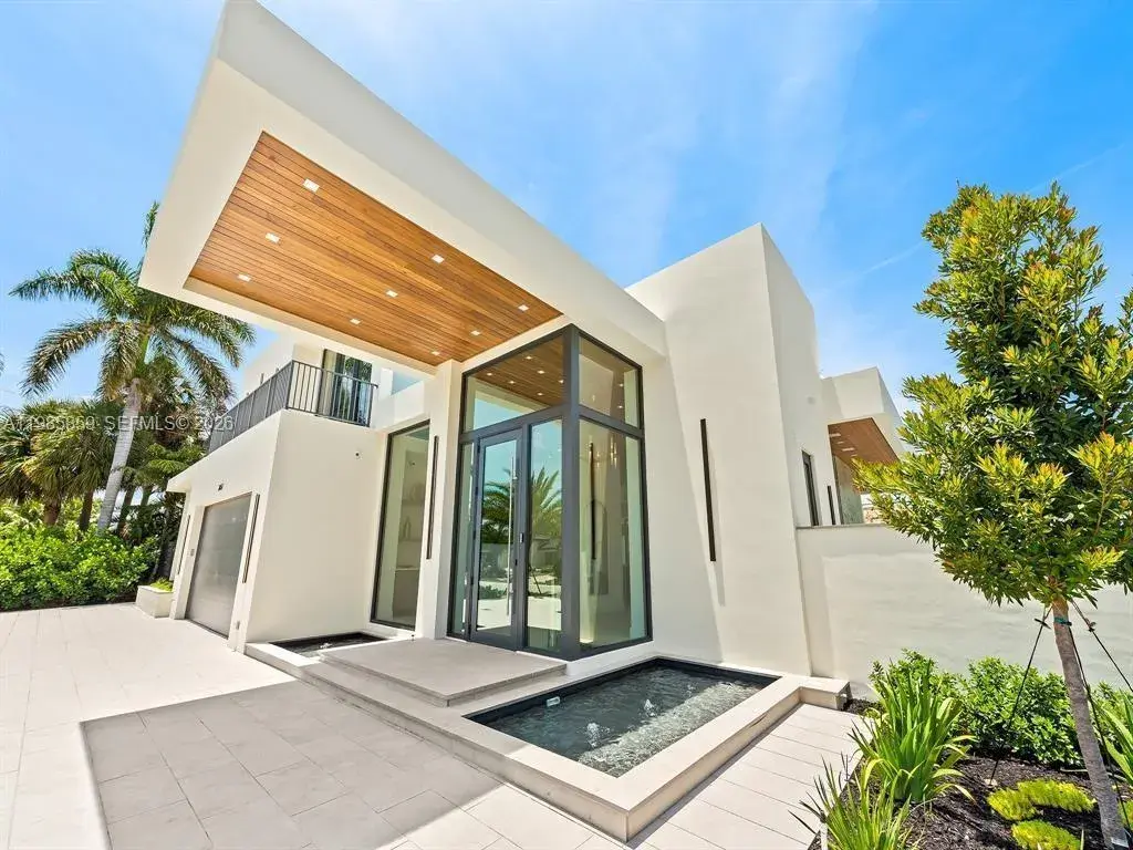 2657 NE 34th St, Fort Lauderdale FL 33306