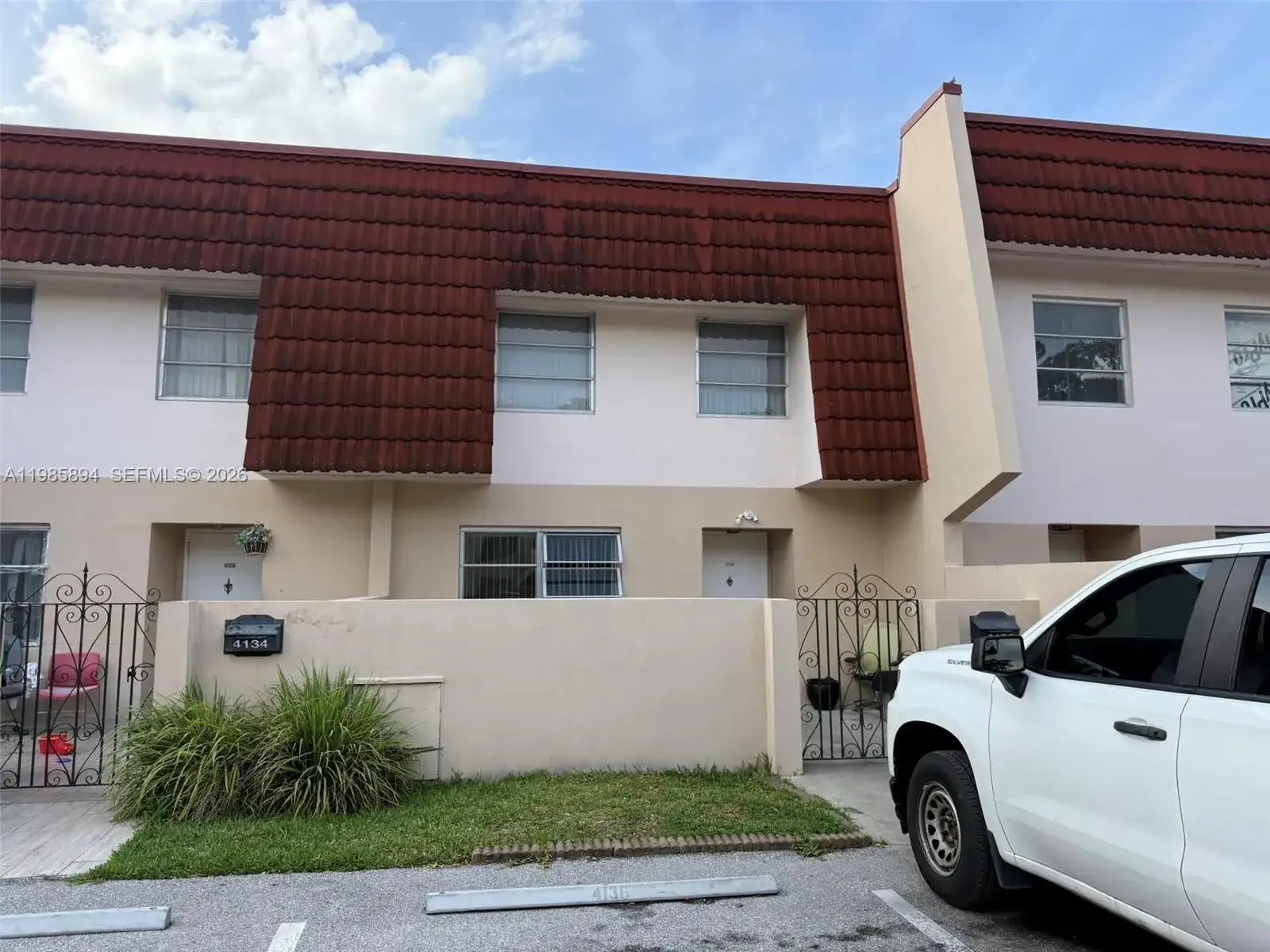 4136 Inverrary Dr # 15C, Lauderhill FL 33319 photo 2