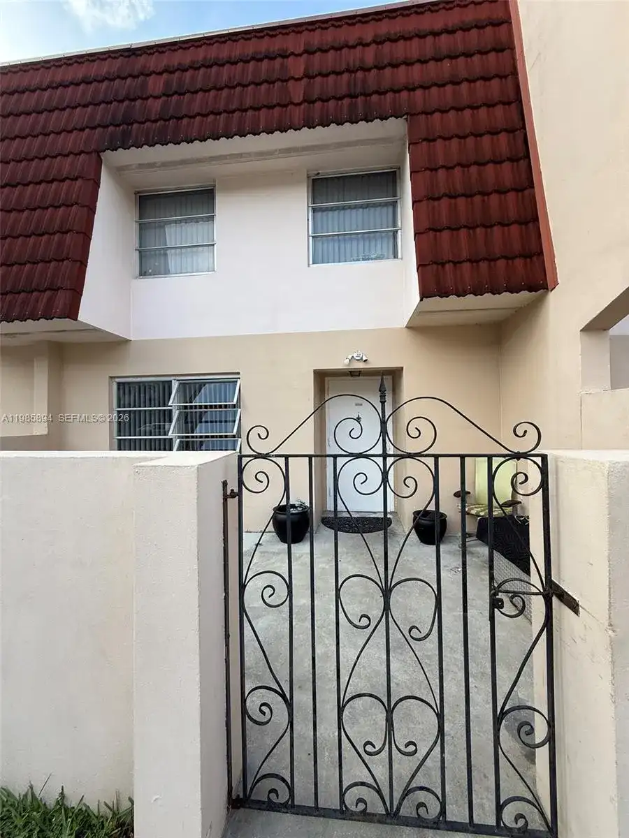 4136 Inverrary Dr # 15C, Lauderhill FL 33319 photo 3