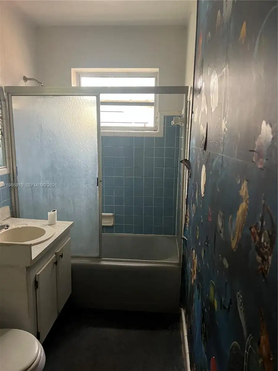 19531 NW 1st Pl, Miami Gardens FL 33169 photo 4