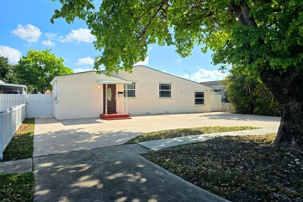 210 E 59th St, Hialeah FL 33013