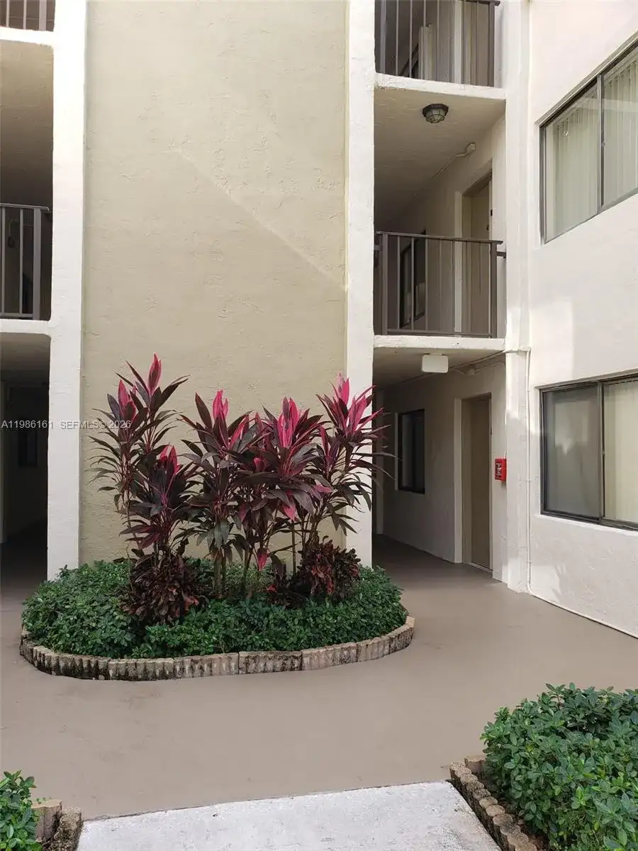 SW 107th Ave, Miami FL 33173 photo 2