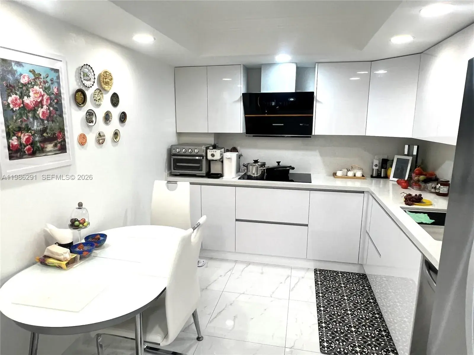 437 Golden Isles Dr # 14G, Hallandale Beach FL 33009