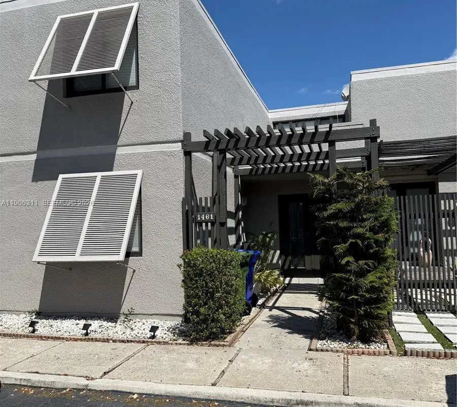 1461 NW 113th Ave, Pembroke Pines FL 33026