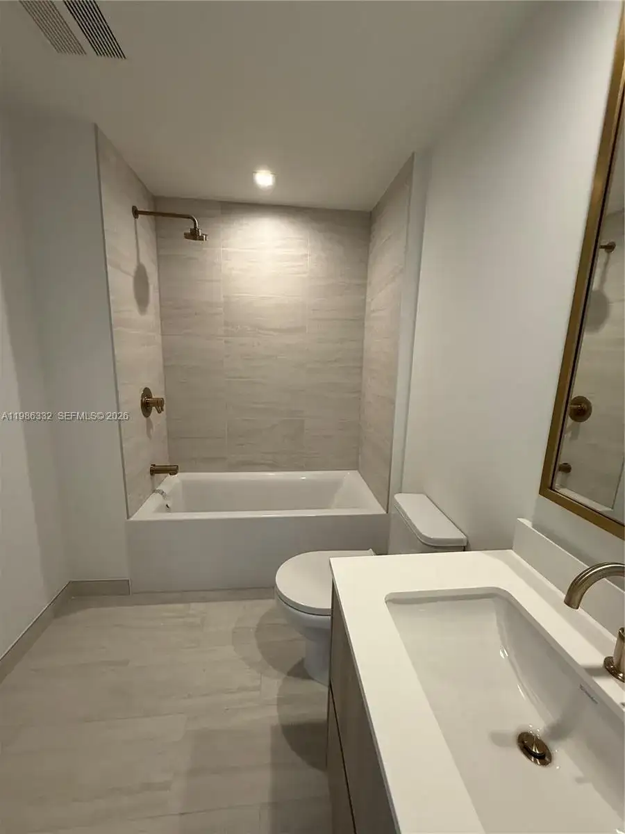 77 SE 5 St # 2015, Miami FL 33131 photo 5