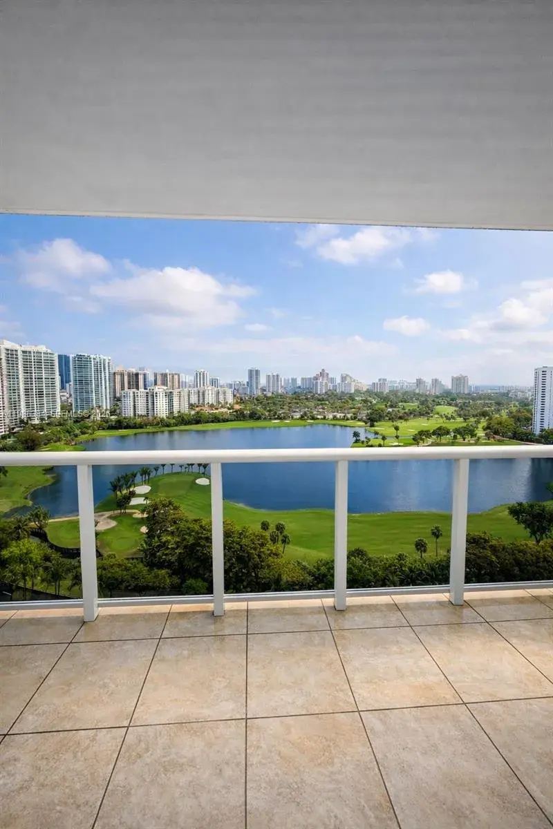 3675 N Country Club Dr # 2305, Aventura FL 33180