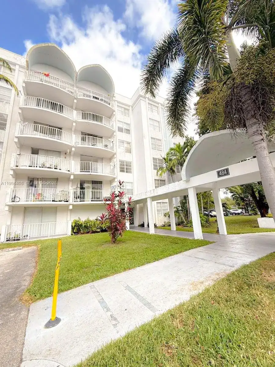 484 NW 165th St Rd # 412, Miami FL 33169 photo 3