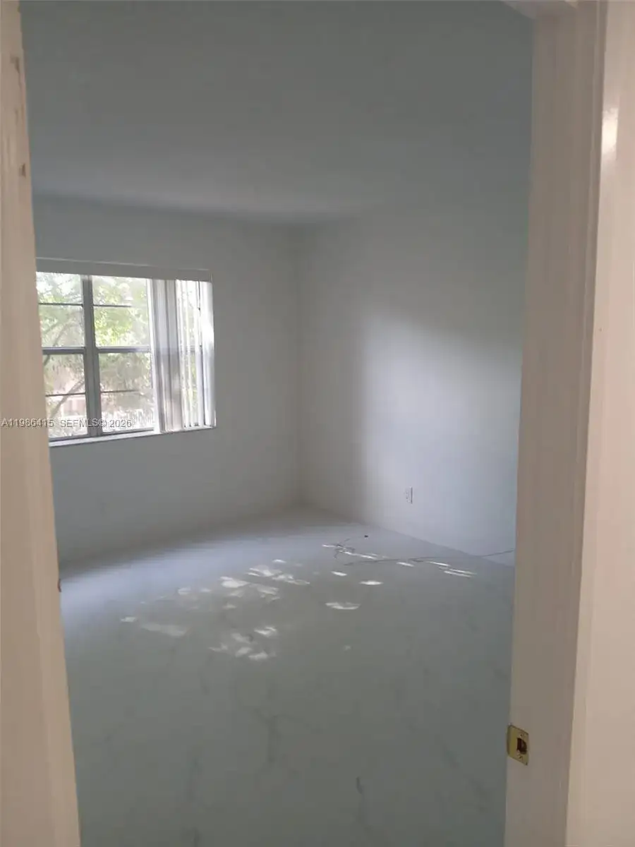 8405 NW 8th St # 311, Miami FL 33126 photo 5