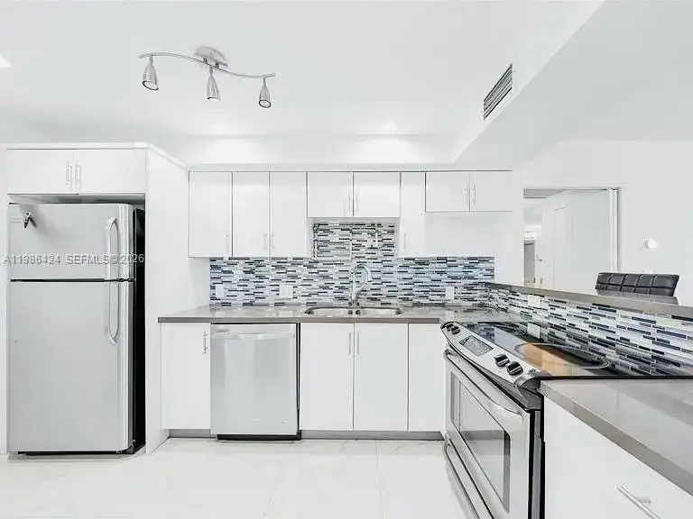 20301 W Country Club Dr # 1023, Aventura FL 33180 photo 5