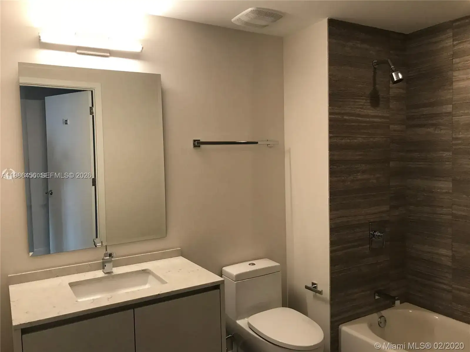 1010 Brickell Ave # 2810, Miami FL 33131 photo 2